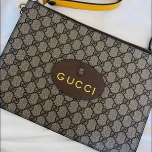 GUCCI authentic wristlet clutch purse